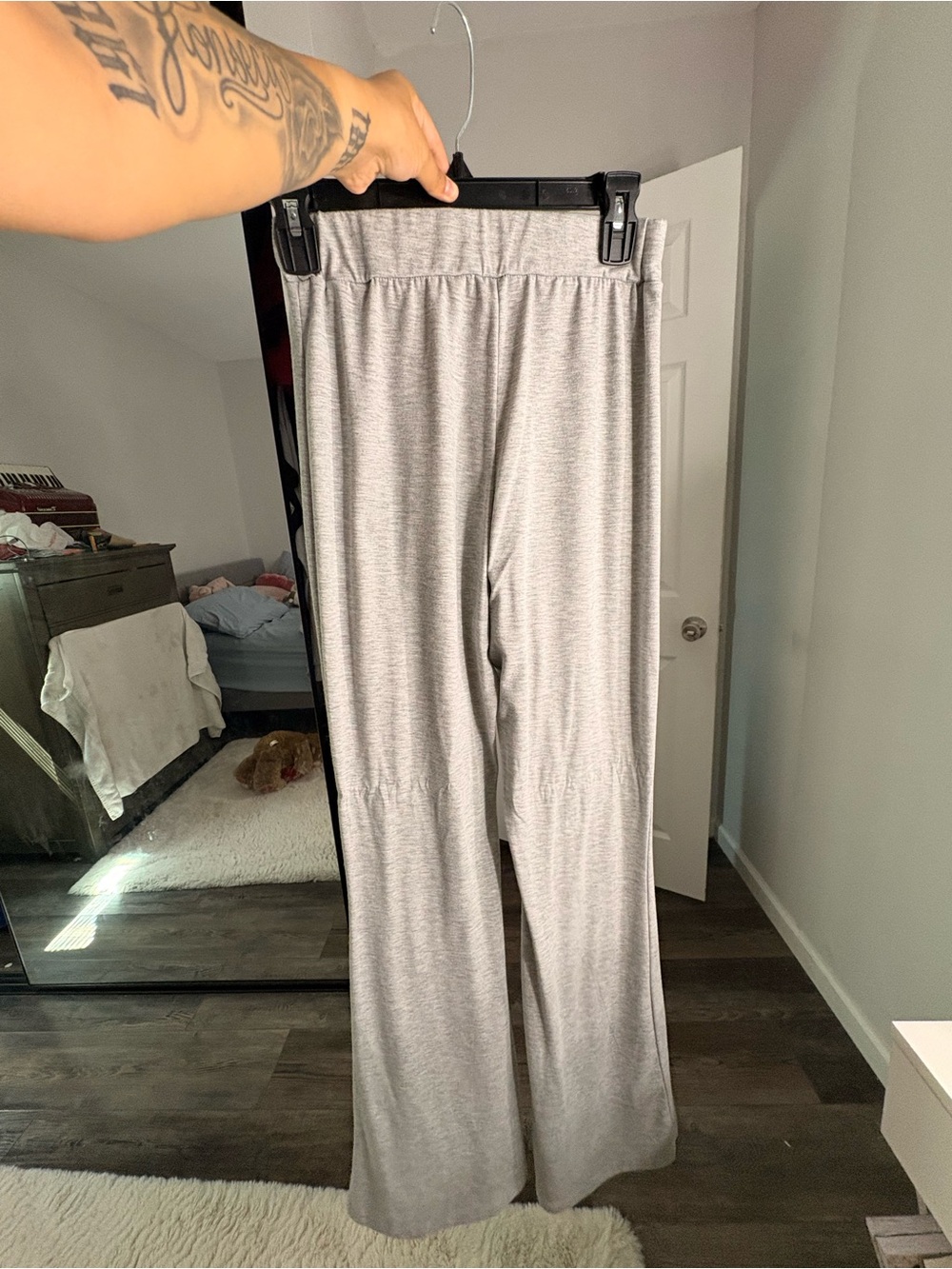 Relaxed Wide-Leg Women’s Leggings- Light Gray